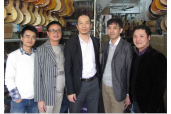 Trợ lý Giám đốc Kenji Yamamura & Eiji Murata đến thăm và làm việc tại Nhạc Cụ Tiến Mạnh